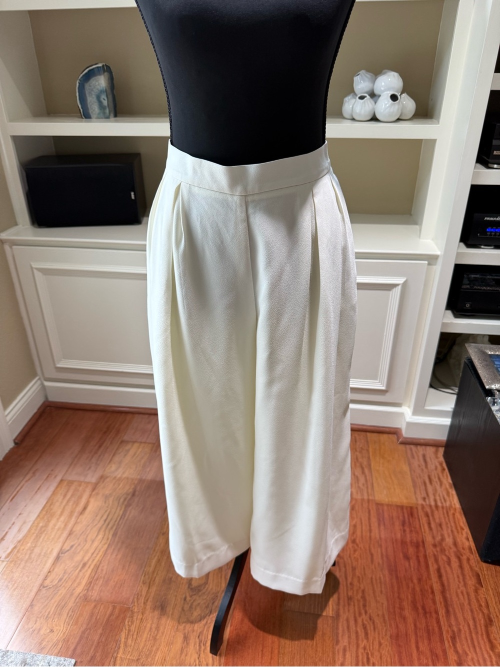 Classy Cream Sz 6 Wide Leg PleatedCulotte Pants Smooth Waist Banana Republic